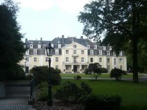 Vortrag Denkmalschutz - Trafohaus Schloss Pesch